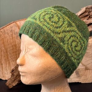 Spirals muts donker groen