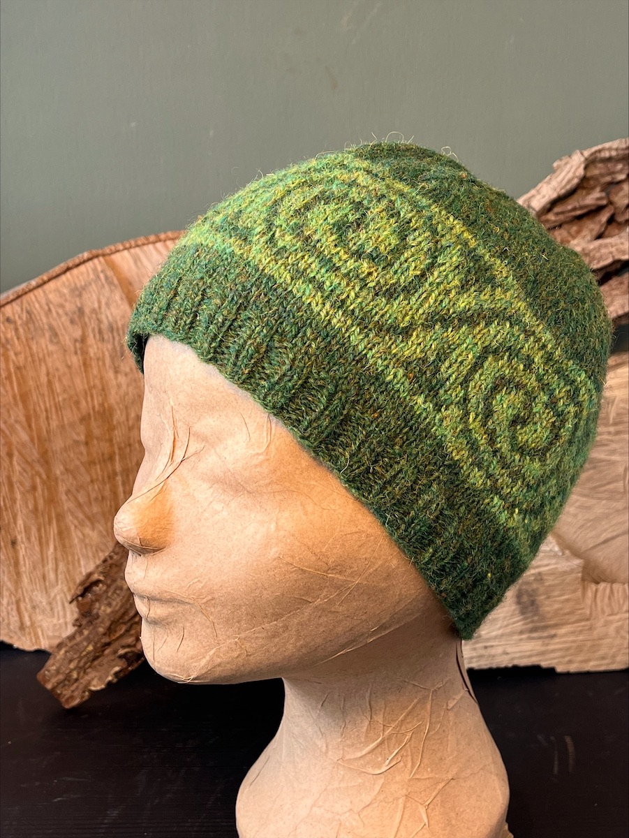 Spirals muts donker groen